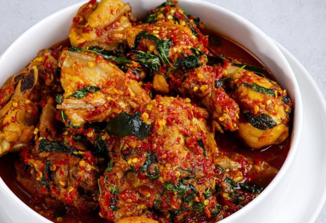 review-makanan-ayam-bakar-rica-rica-pedas-nendang