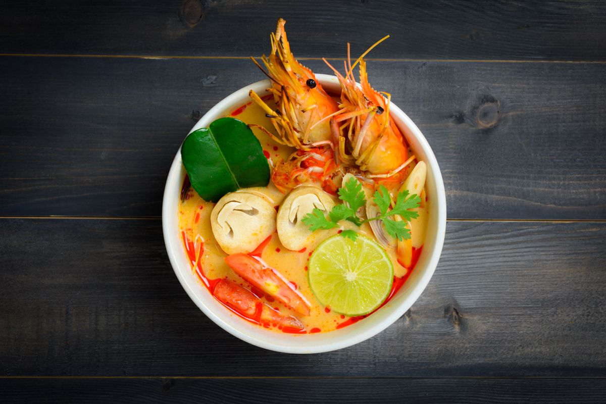 Tom Yum Paling Pedas dan Segar di Pasar Tradisional Bangkok