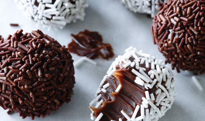 Review Makanan Brigadeiro Cokelat Manis Legendaris