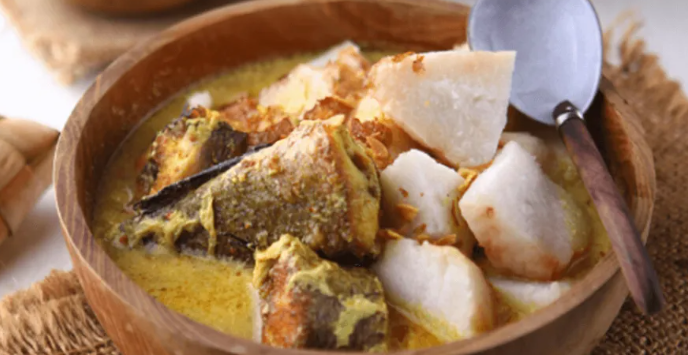 Review Ketupat Kandangan dengan Kuah Santan Gurih