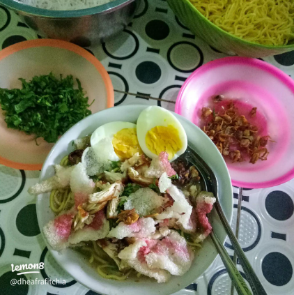Review Makanan Mi Sop Seafood Segar