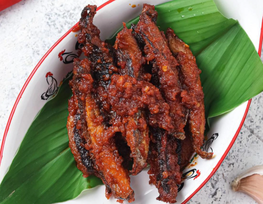 Review Ikan Goreng Tongkol Balado Pedas Nikmat