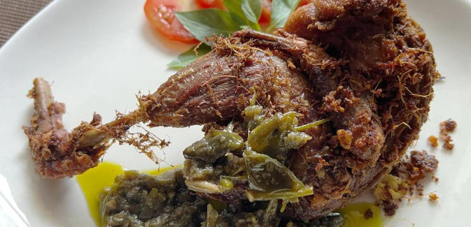 Review Bebek Goreng Sambal Ijo: Renyah & Nendang