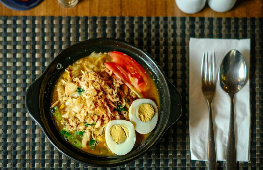 Review Makanan Soto Ayam Lamongan Gurih dan Hangat